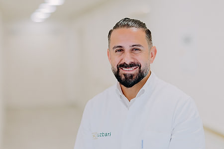Retrato de Dr. Ali Saalabian