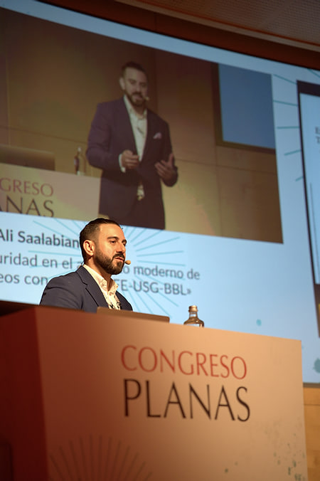 Ponente en el atril del Congreso Planas